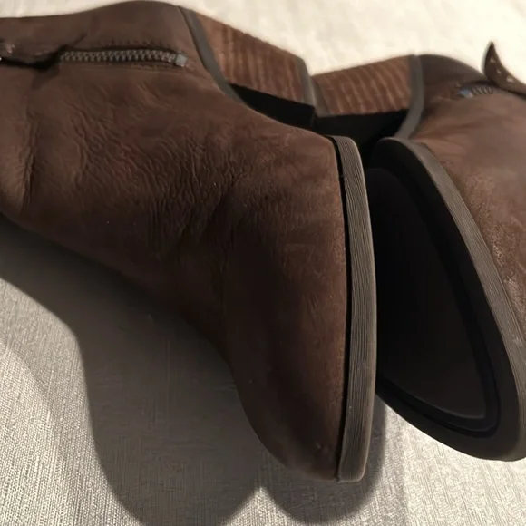 FRYE Women’s Brown Ankle Booties Distressed Texture All Over Size 6 Gently Used - Picture 12 of 16